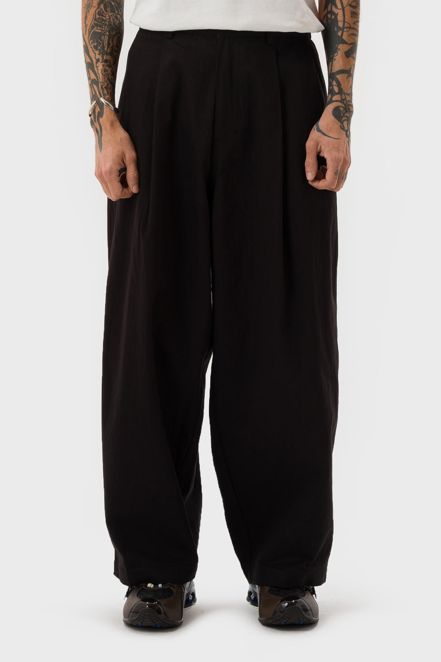 Estudio Niksen Herringbone Balloon Trouser in Black - Notre