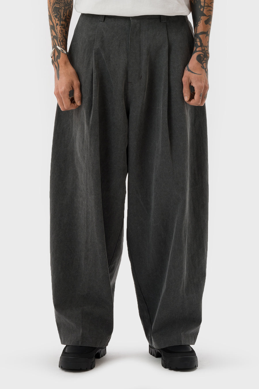 Estudio Niksen Herringbone Balloon Trouser in Charcoal - Notre
