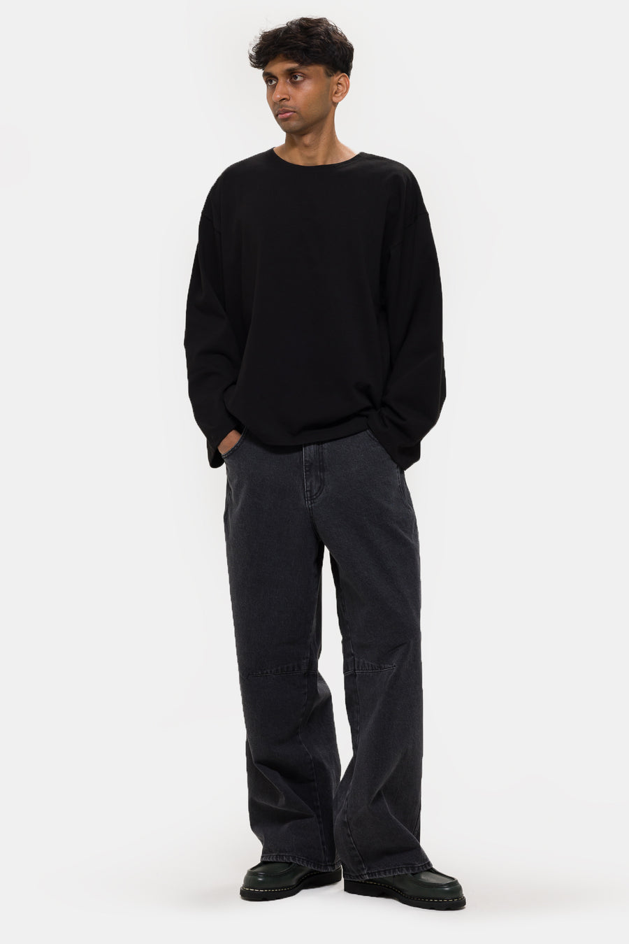 Estudio Niksen Longsleeve Wide T-Shirt in Black - Notre