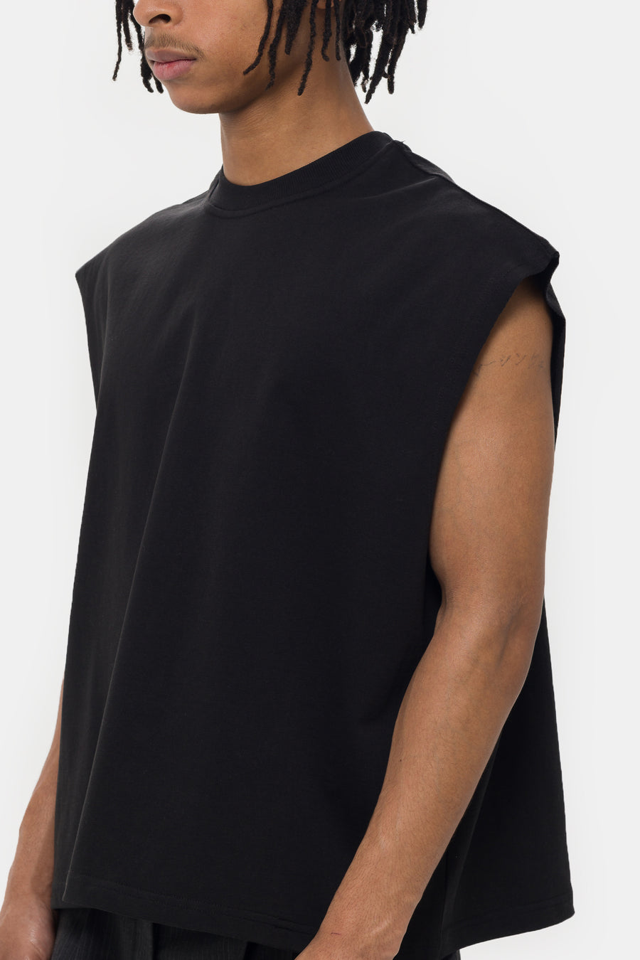 Estudio Niksen Muscle Cropped T-Shirt in Black - Notre