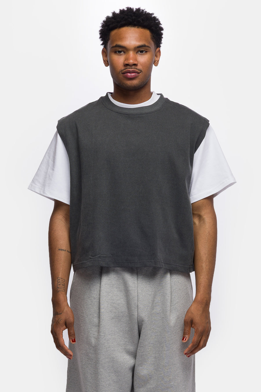 Muscle Cropped T-Shirt in Charcoal