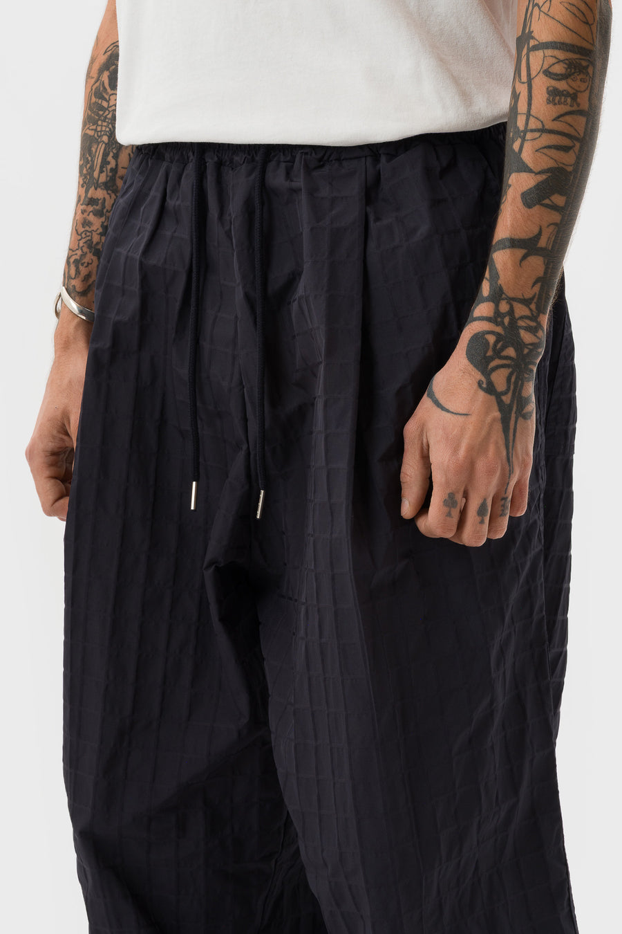 Estudio Niksen Niksen Walking Pant in Navy - Notre