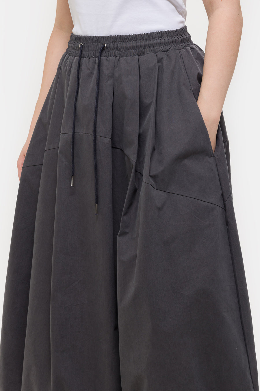 【13MONTH】Balloon Midi Skirt (CHARCOAL) Balloon Midi Skirt • ESTHE