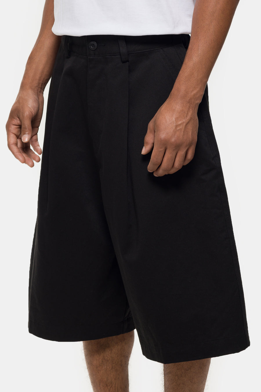 Estudio Niksen Pintuck Wide Short in Black - Notre