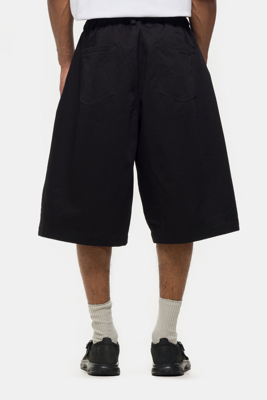 Estudio Niksen Pintuck Wide Short in Black - Notre