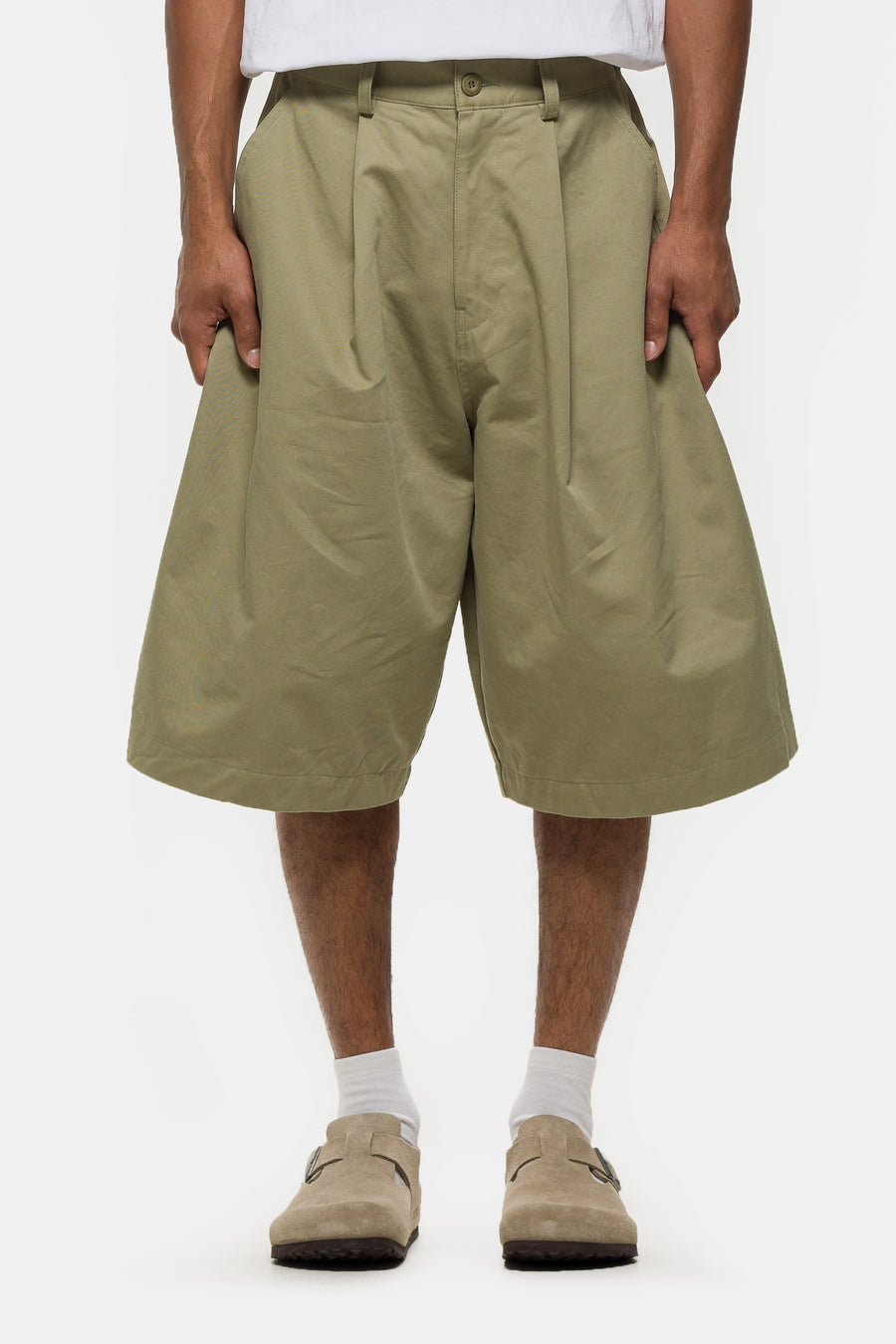 Estudio Niksen Pintuck Wide Short in Khaki - Notre