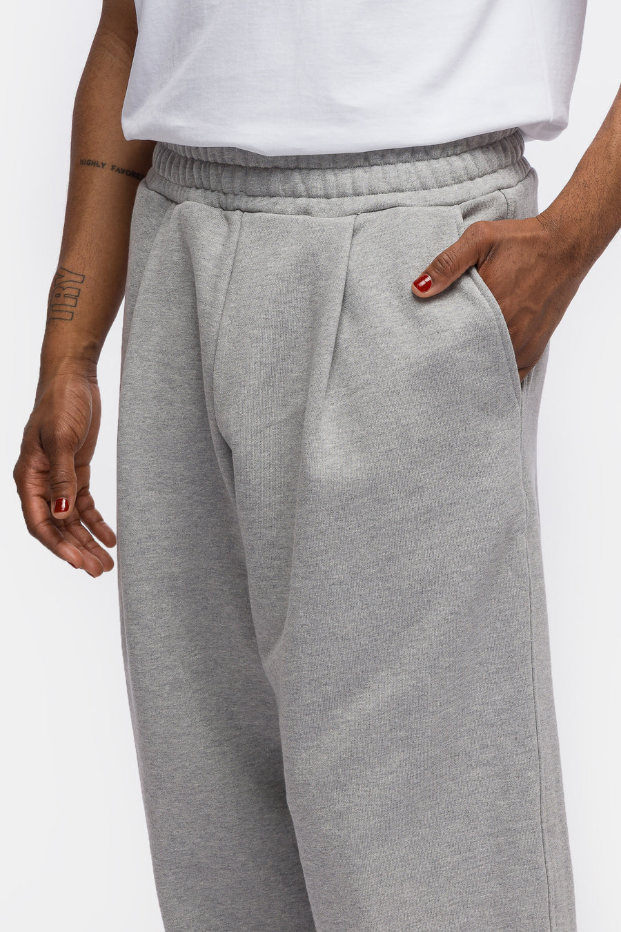 Pleated Wide Jogger in Grey