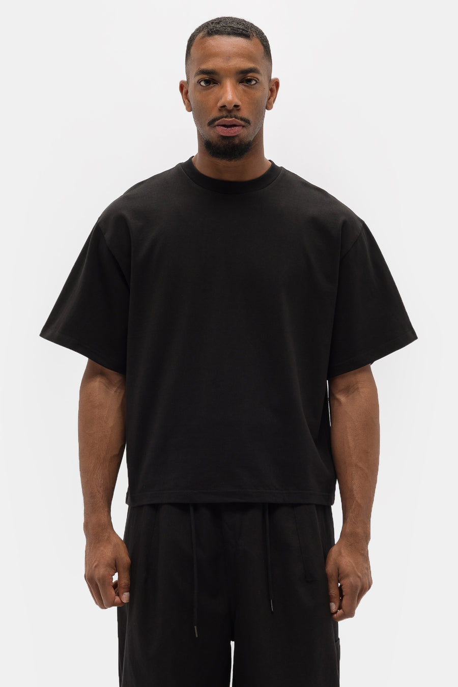 Estudio Niksen Signature Cropped T-Shirt in Black - Notre