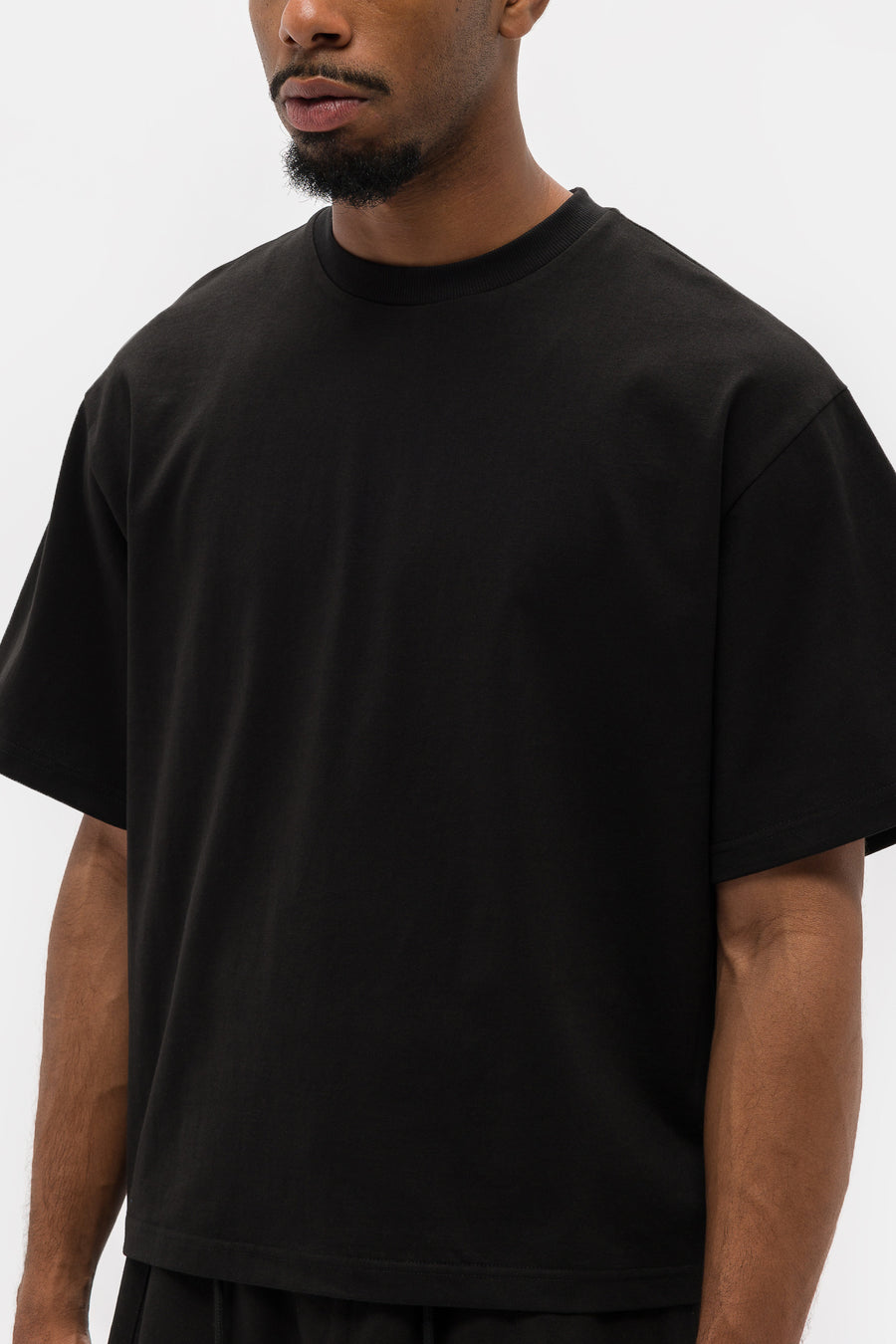 Estudio Niksen Signature Cropped T-Shirt in Black - Notre