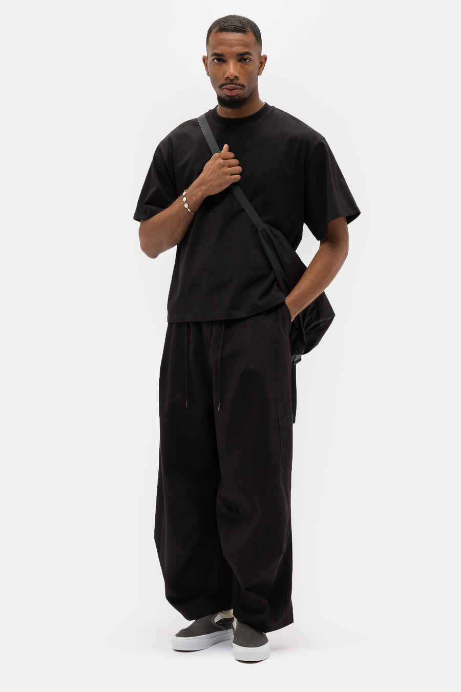 Estudio Niksen Signature Cropped T-Shirt in Black - Notre