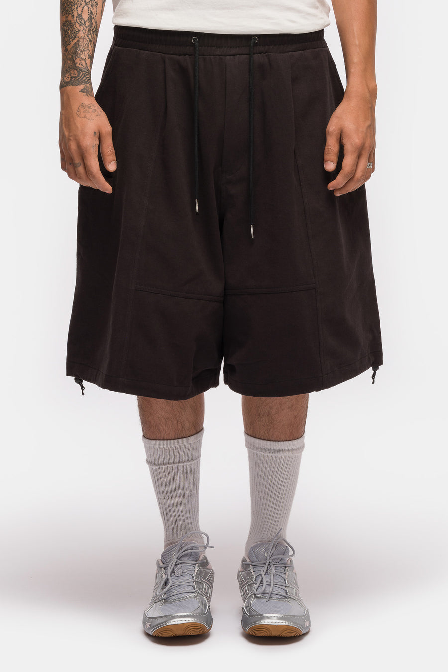 Estudio Niksen Slit Cargo Balloon Short in Black - Notre