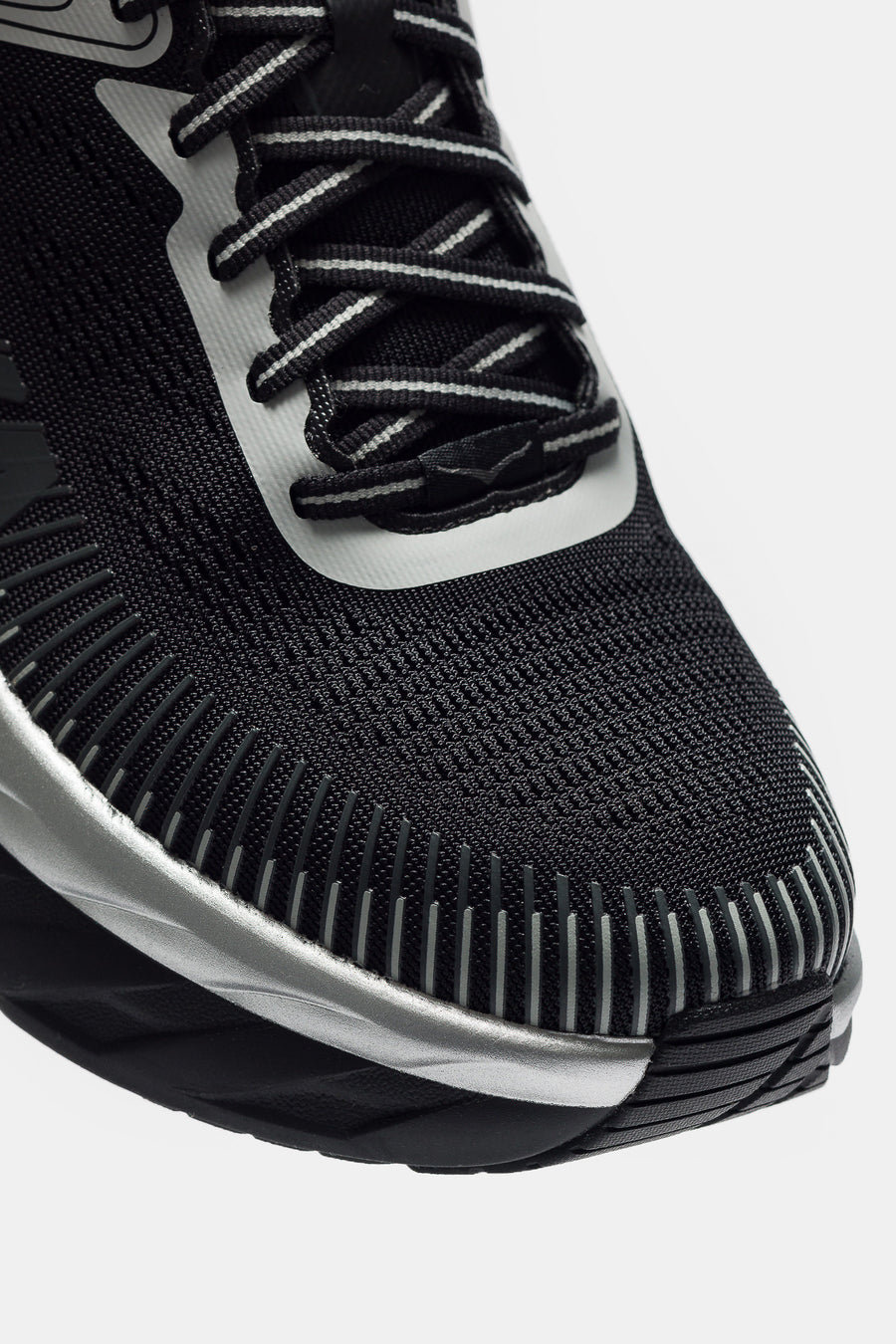 Bondi 7 Sneaker in Black/Stardust