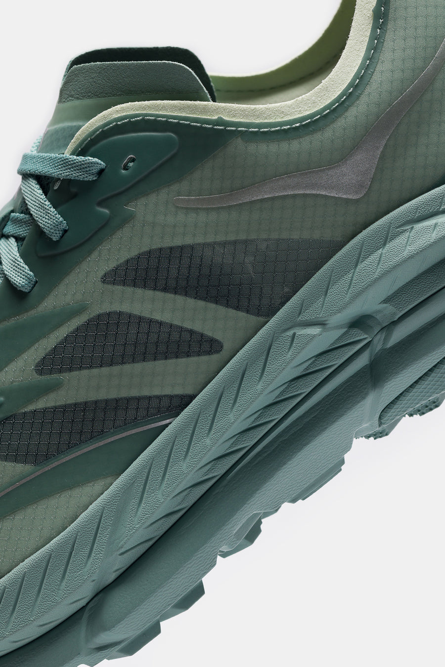 Mafate Speed 4 Lite Sneaker in Rosemary/Pale Melon