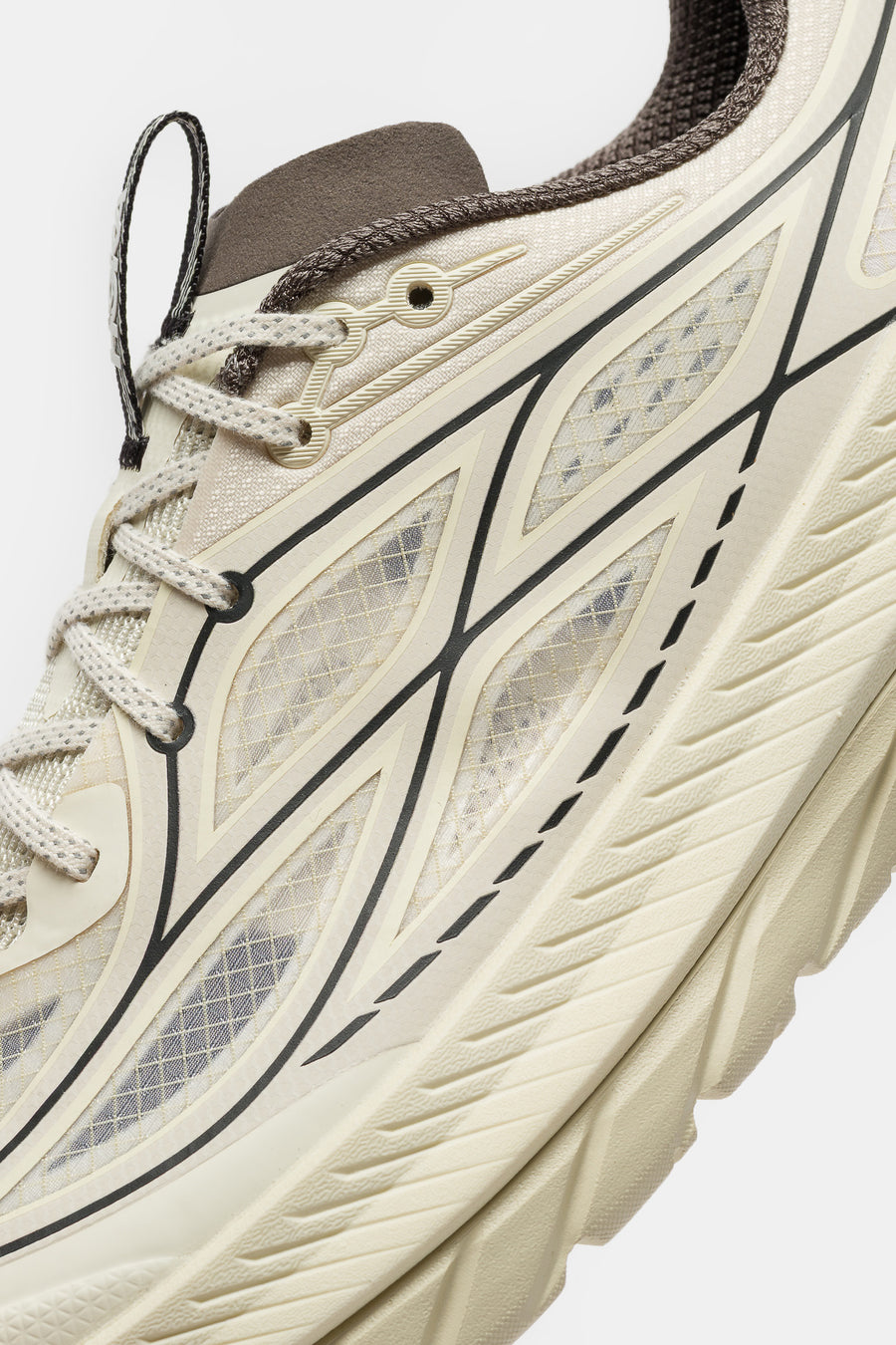 Mach Remastered Sneaker in Eggshell/Asphalt Grey