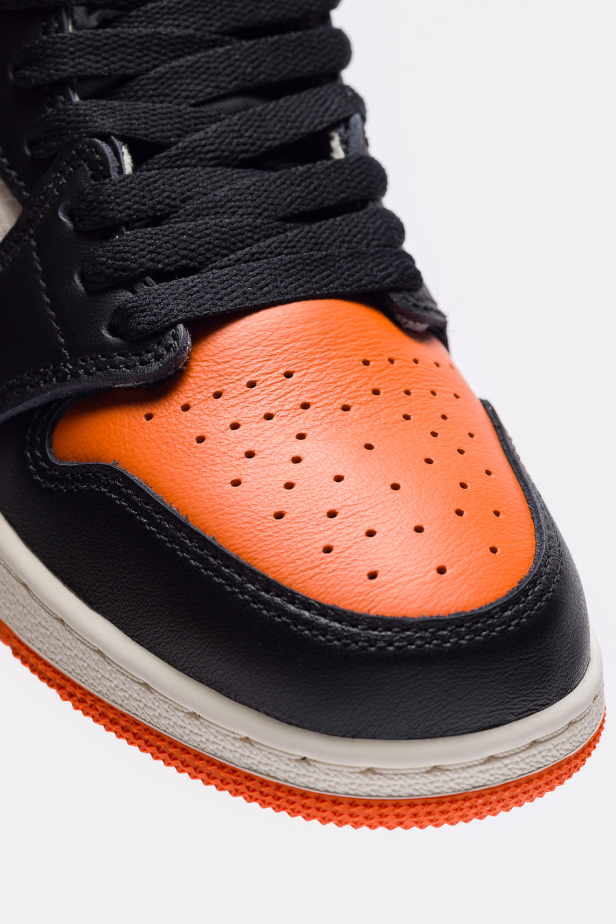 Jordan Jordan 1 Retro High OG Grade School Sneaker in Black/Black/Sail/Starfish - Notre