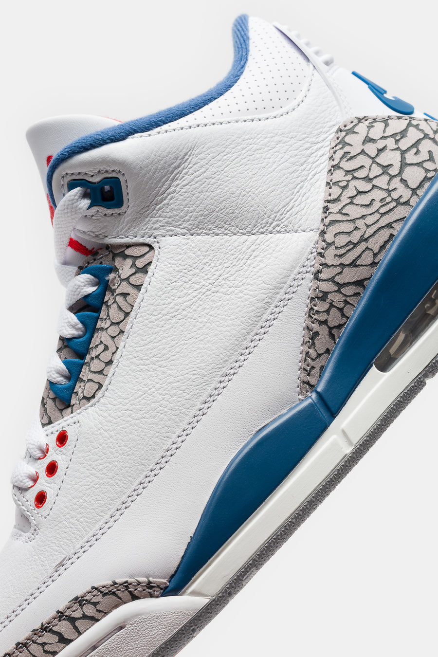 Jordan Air Jordan 3 Retro OG in White/Fire Red/True Blue - Notre