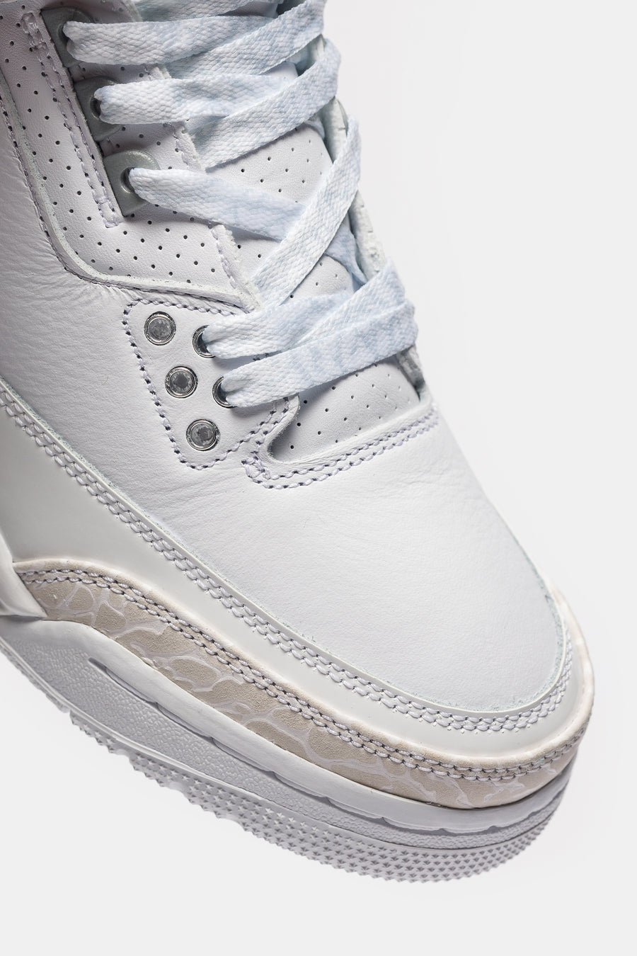 Jordan Air Jordan 3 Retro Grade School Sneaker in White/Metallic Silver/White - Notre