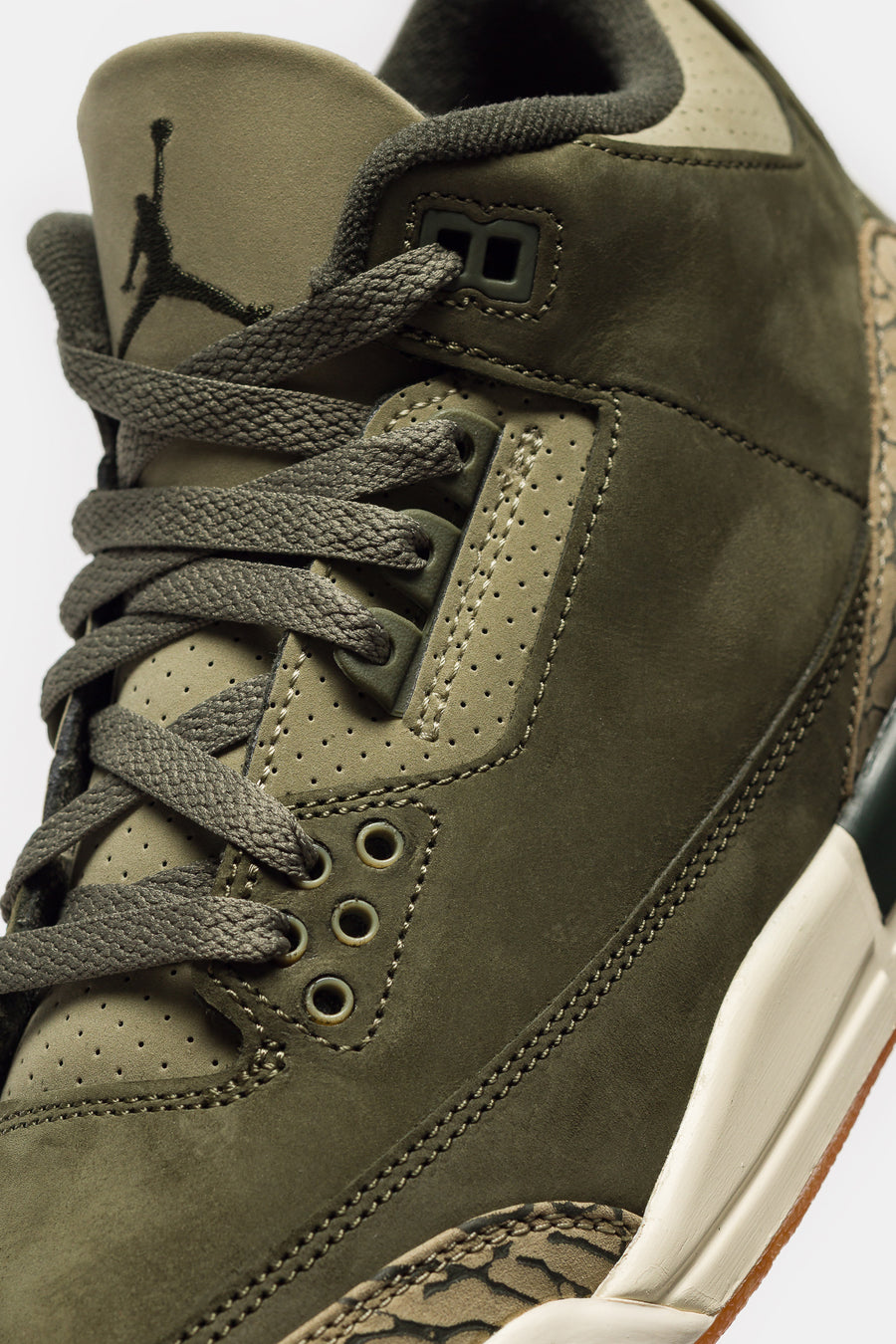 Jordan Air Jordan 3 Retro Grade School Sneaker in Medium Olive/Sequoia/Neutral Olive/Sail - Notre