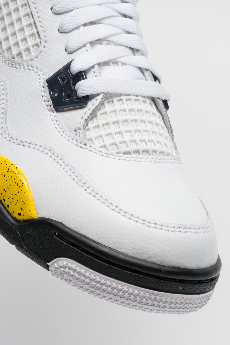 Jordan Air Jordan 4 Retro Grade School Sneaker in White/Tour Yellow/Dark Blue Grey/Black - Notre