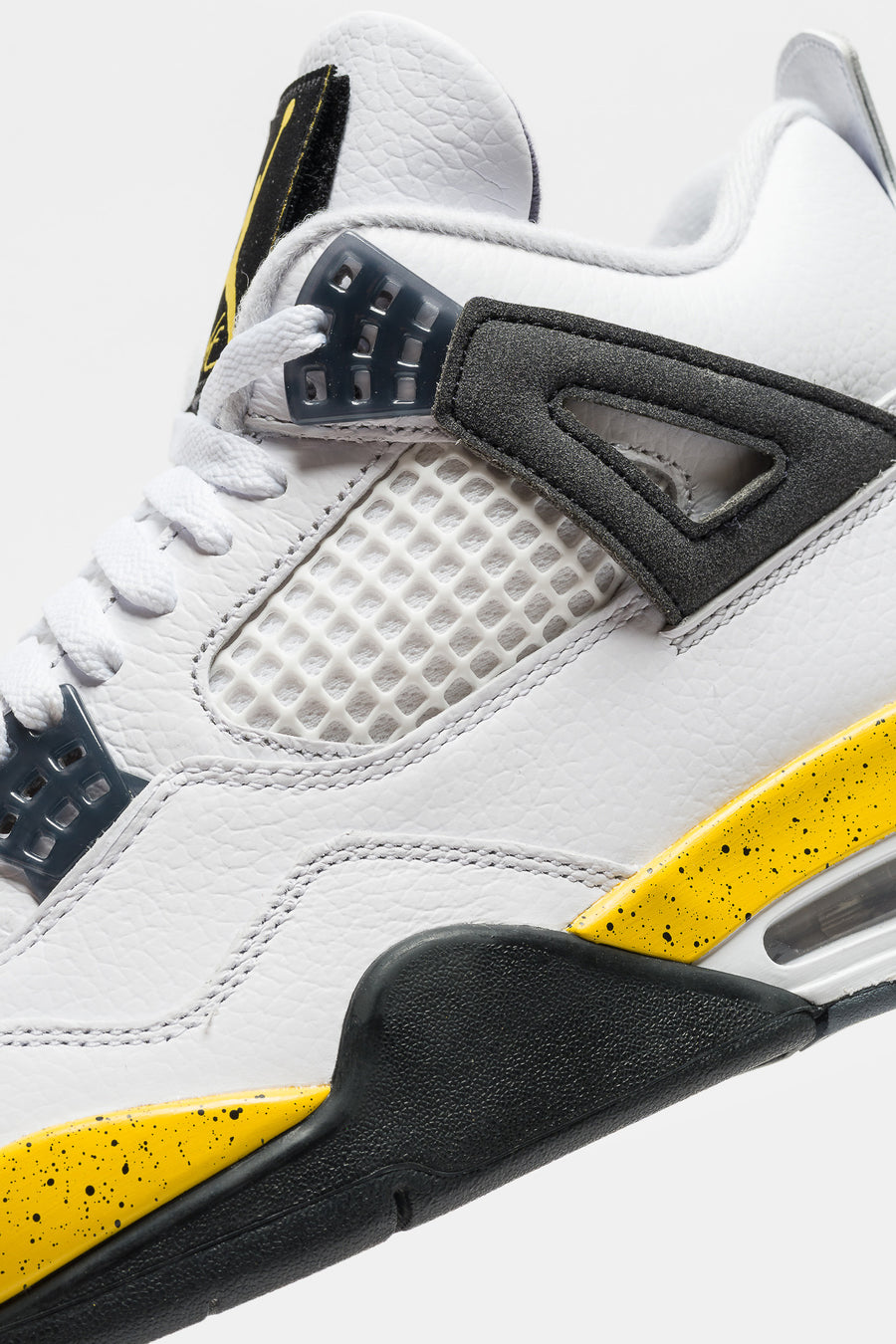 Jordan Air Jordan 4 Retro Sneaker in White/Tour Yellow/Dark Blue Grey/Black - Notre