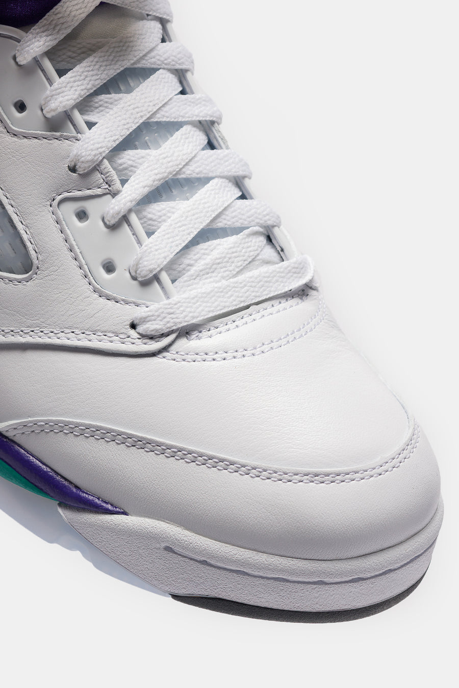 Jordan Air Jordan 5 Retro Sneaker in White/New Emerald/Grape Ice/Black - Notre