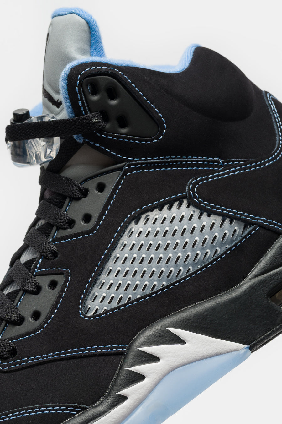 Jordan Air Jordan 5 Sneaker in Black/University Blue/White - Notre