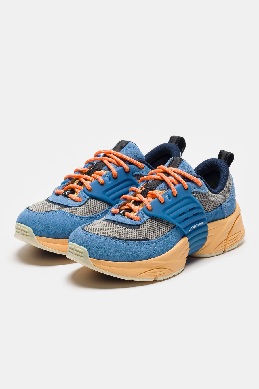 Jordan Trunner O/S SP Sneaker in Blue Beyond/Atomic Orange/Cobblestone - Notre