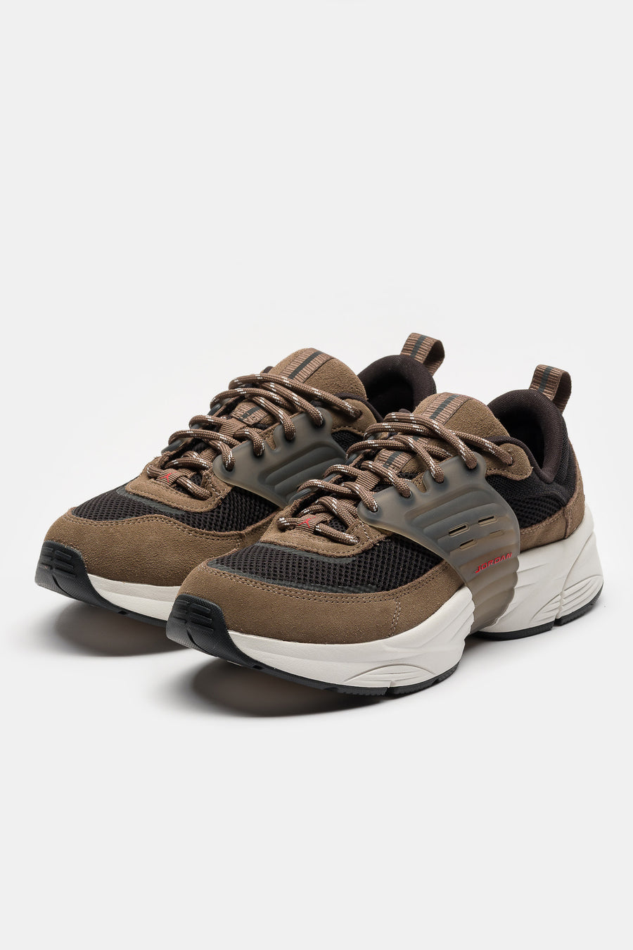 Jordan Trunner O/S Sneaker in Palomino/University Red/Black/Phantom - Notre