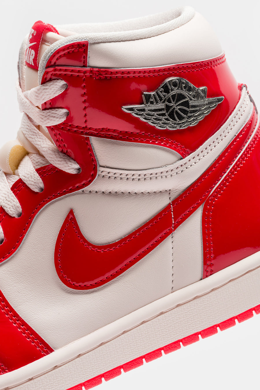 Jordan Air Jordan 1 Retro High OG Sneaker in University Red/Metallic Silver - Notre