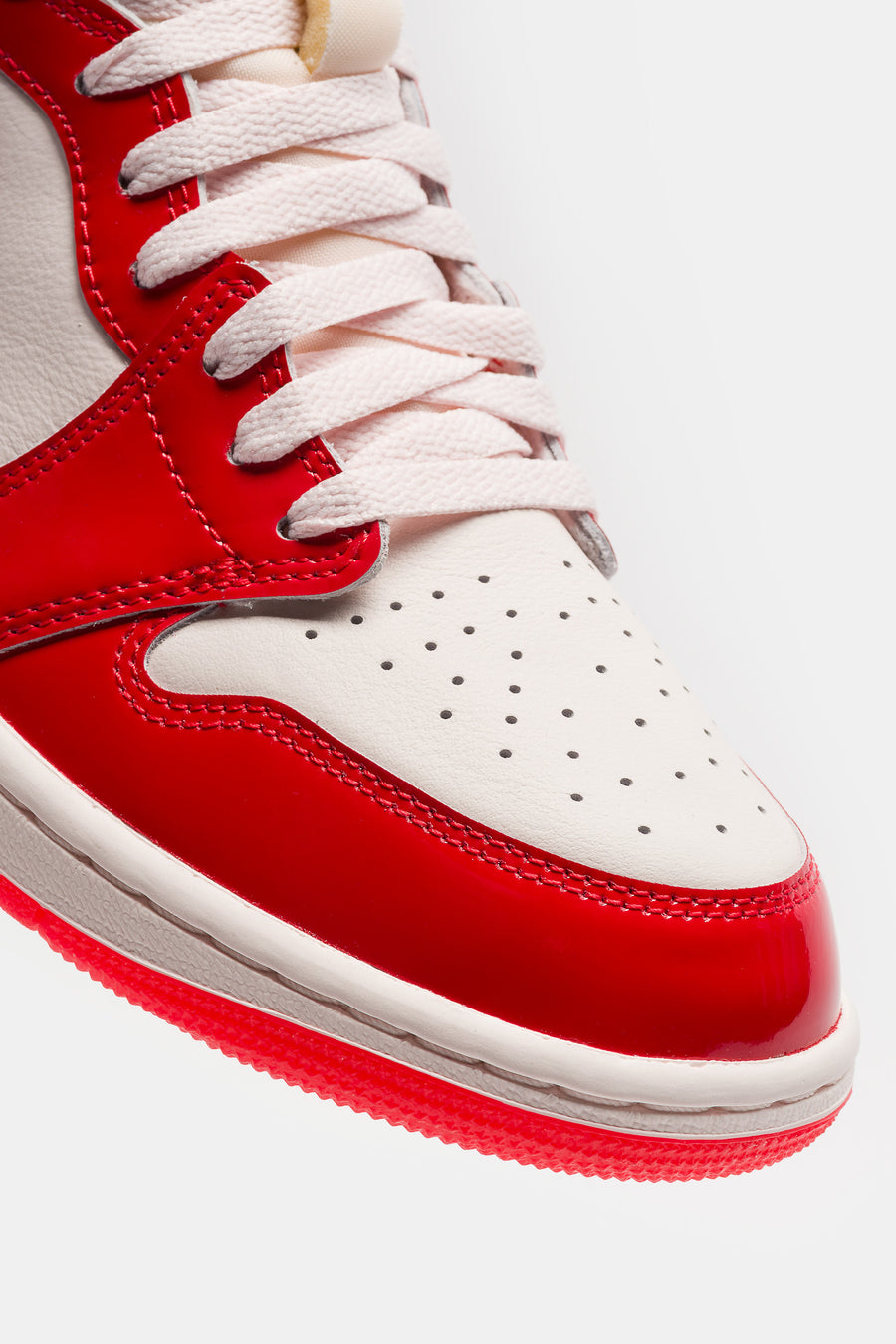 Jordan Air Jordan 1 Retro High OG Sneaker in University Red/Metallic Silver - Notre