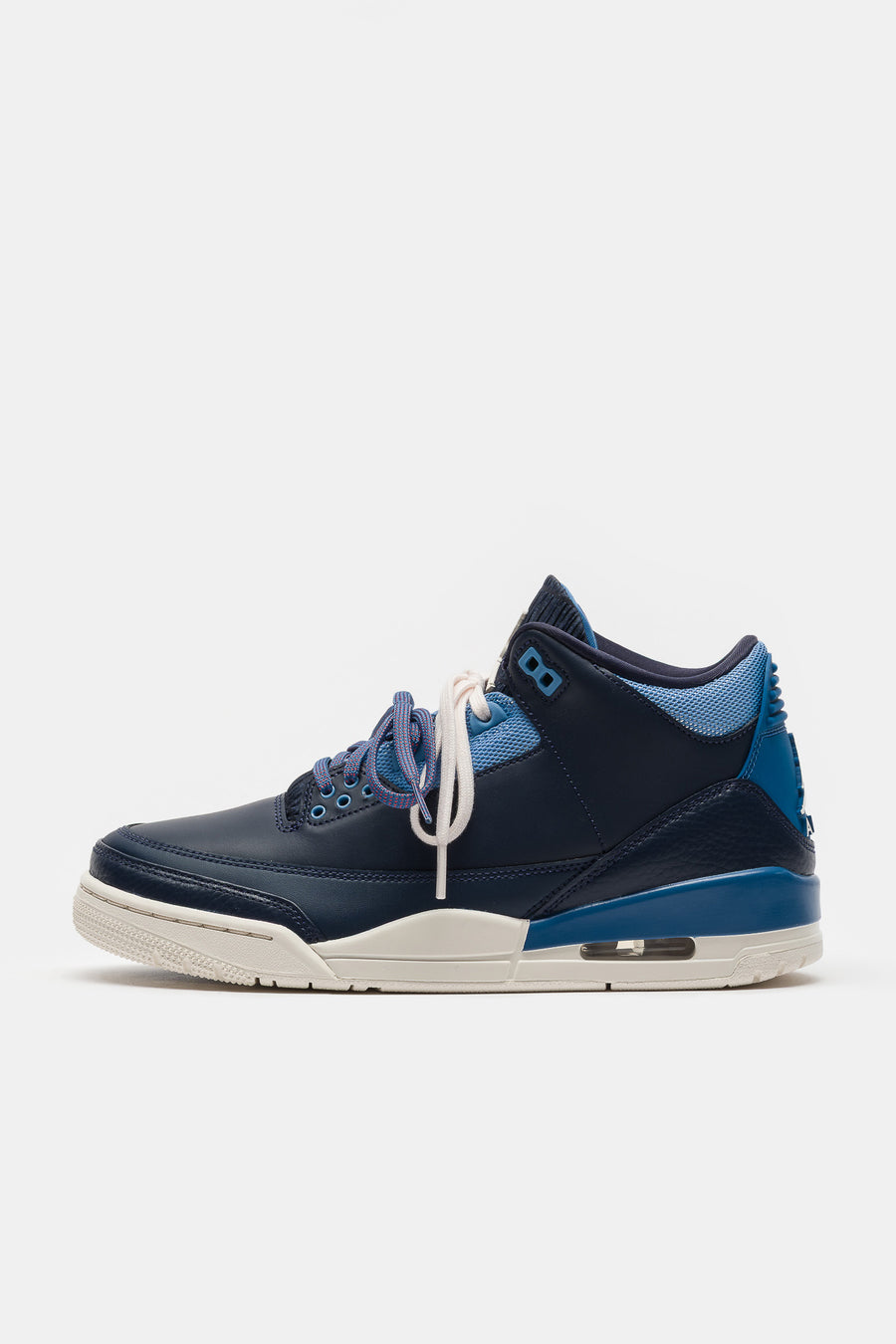 Jordan Air Jordan 3 Retro Sneaker in Obsidian/Chalk/Track Red - Notre