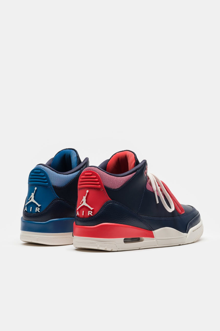 Jordan Air Jordan 3 Retro Sneaker in Obsidian/Chalk/Track Red - Notre