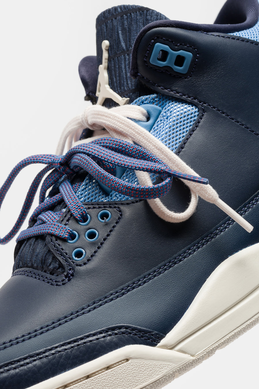 Jordan Air Jordan 3 Retro Sneaker in Obsidian/Chalk/Track Red - Notre