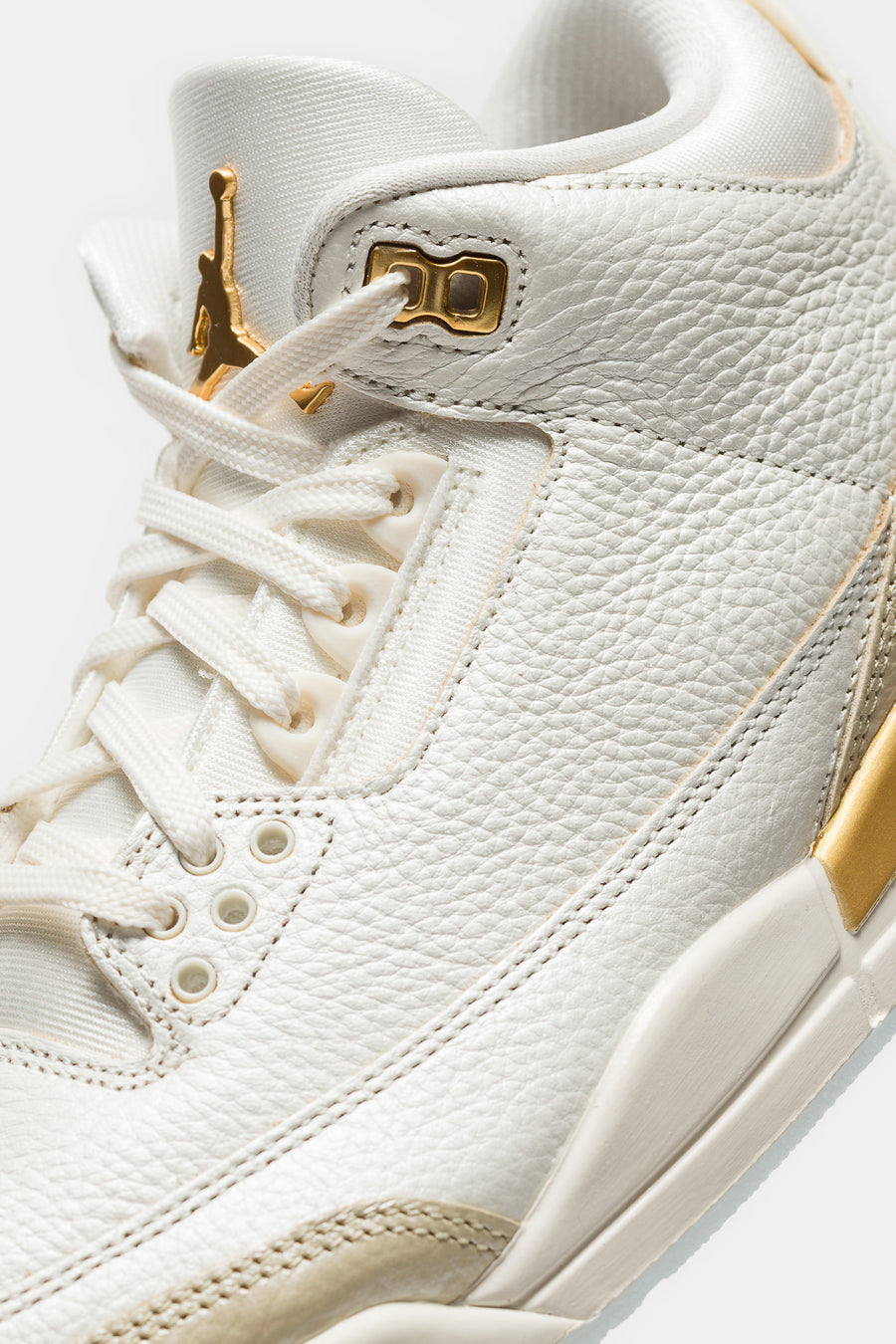 Air Jordan 3 Retro Sneaker in Sail/Team Gold/Pale Ivory/Metallic Gold