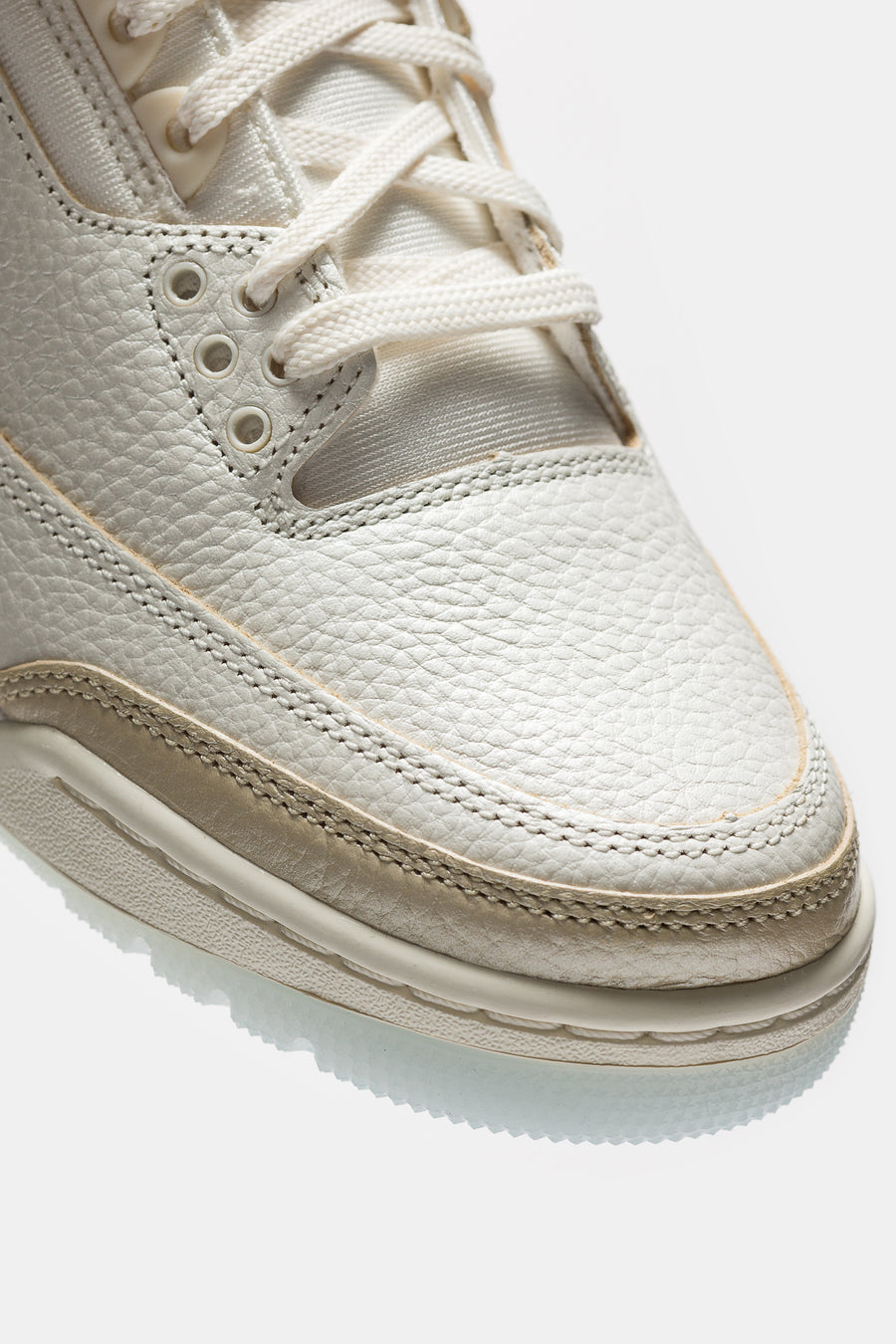 Air Jordan 3 Retro Sneaker in Sail/Team Gold/Pale Ivory/Metallic Gold