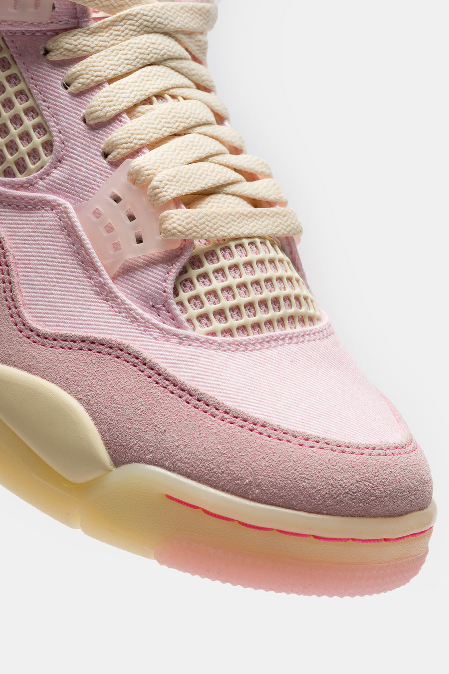 Air Jordan 4 Retro Sneaker in Pearl Pink/Iced Carmine/Coconut Milk