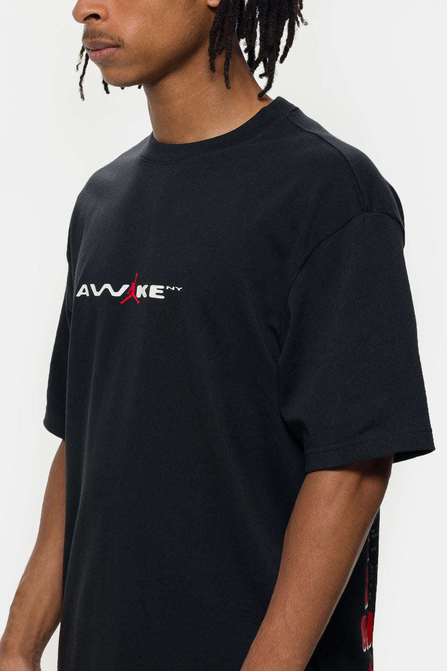 Jordan Awake NY T-Shirt in Black/White/University Red - Notre