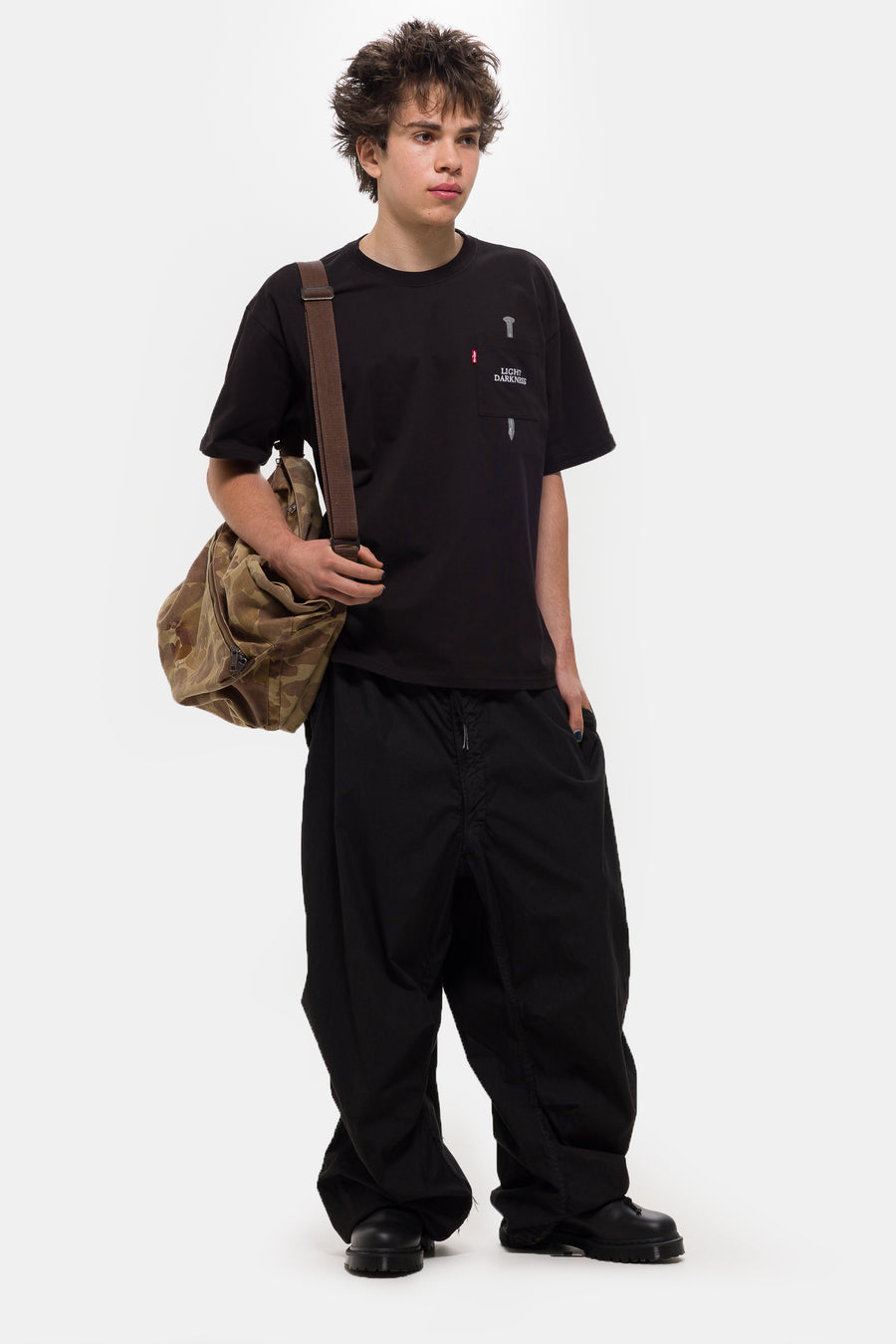 Tシャツ・カットソー UNDERCOVER Men T-shirt Black UC1E48102 BLACK Undercover logo-print Cotton T-shirt | Black | FARFETCH