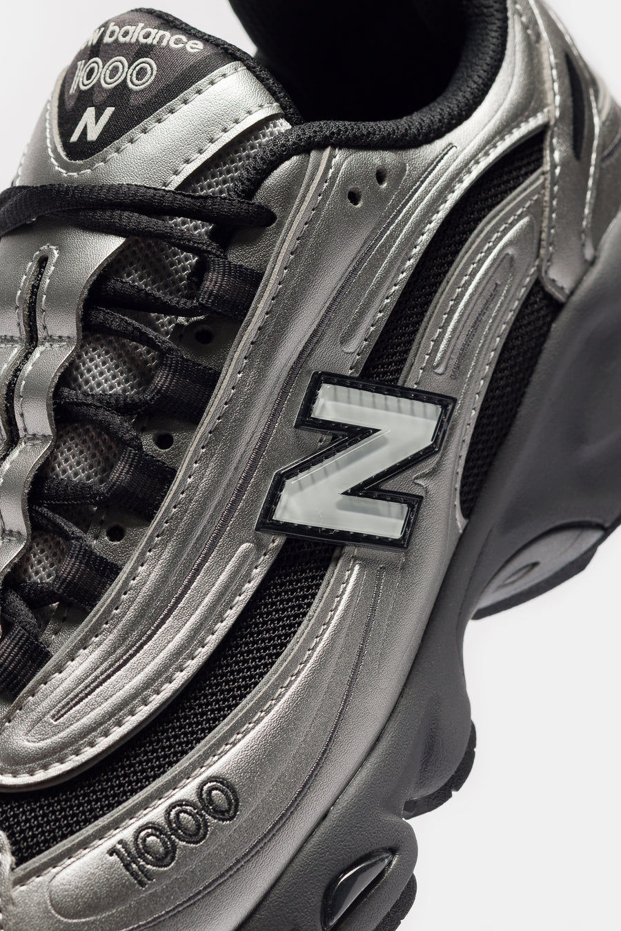 New Balance 1000 Sneaker in Silver Metallic/Green - Notre
