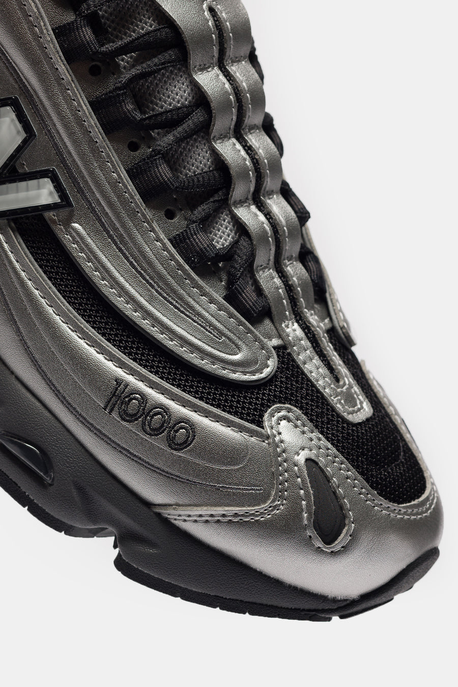 New Balance 1000 Sneaker in Silver Metallic/Green - Notre