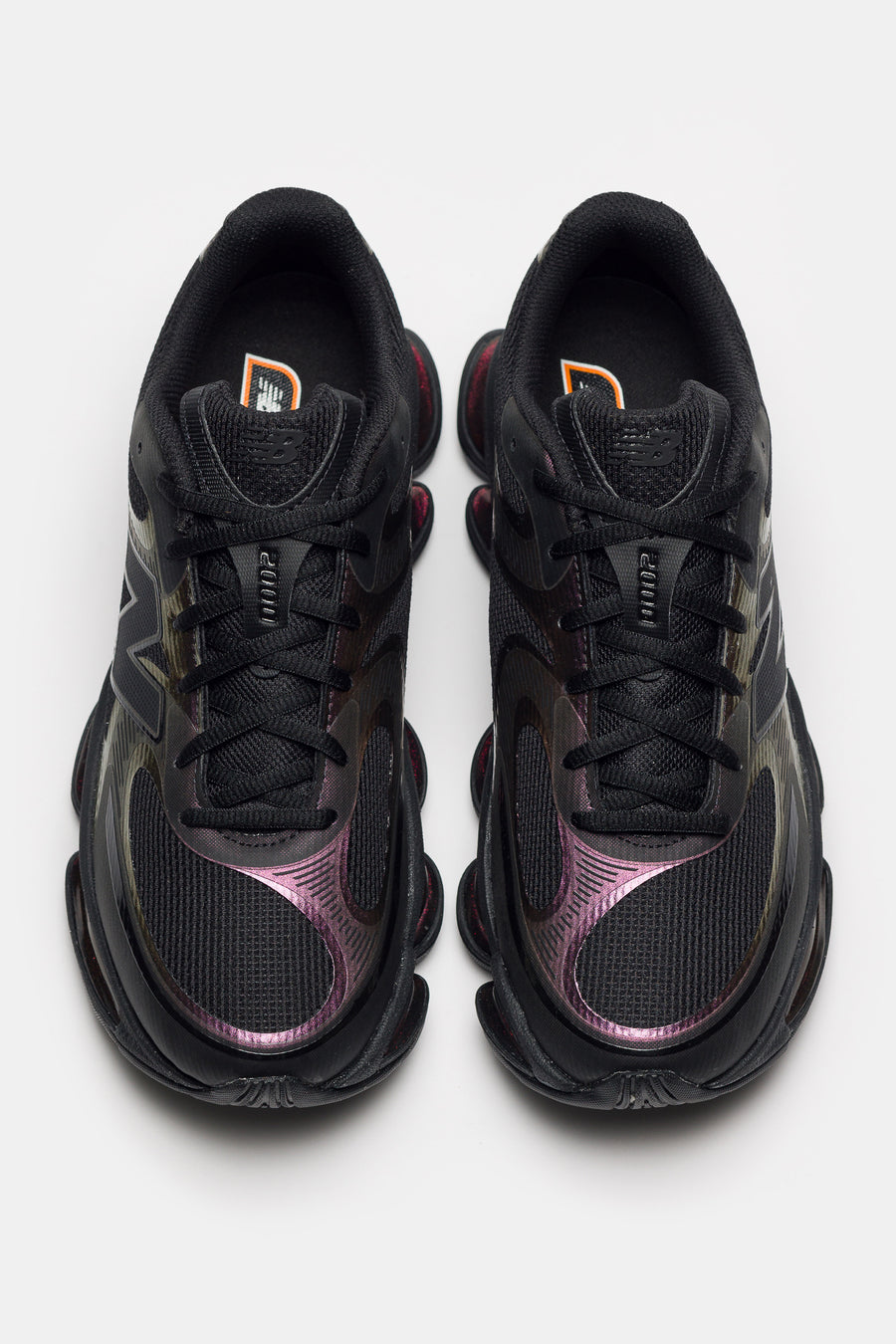 2000 Sneaker in Black/Iridescent