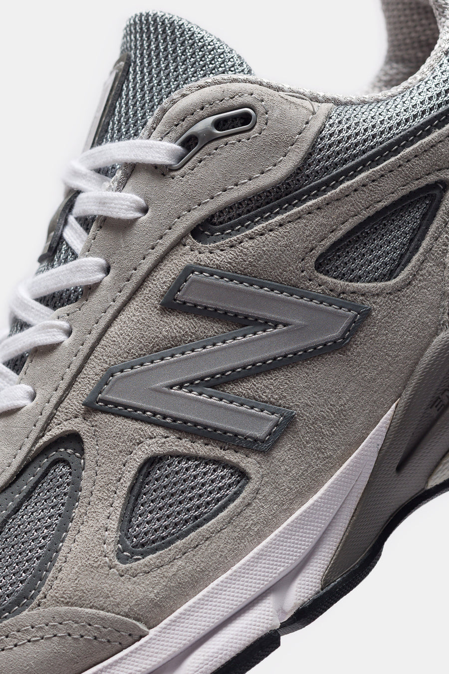 New Balance Made in USA 990 V4 Sneaker in Grey/Silver - Notre