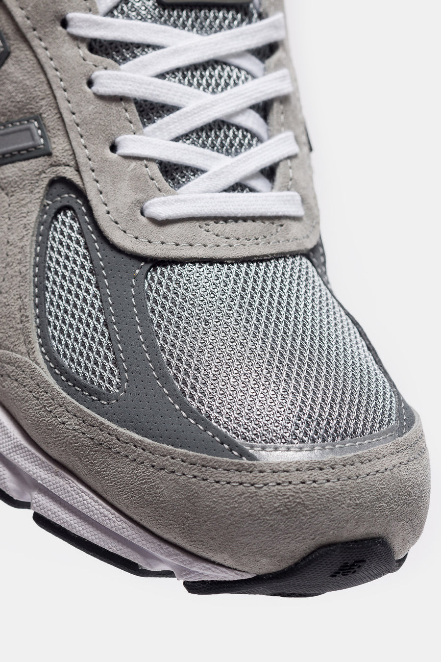 New Balance Made in USA 990 V4 Sneaker in Grey/Silver - Notre