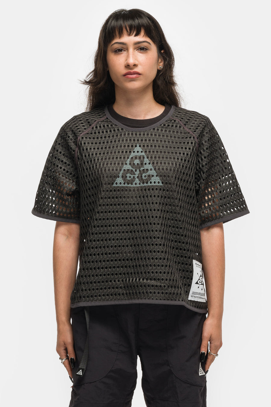 Nike ACG Women's Radical AirFlow Dri-FIT Short-Sleeve Trail Running Top in Anthracite/Cool Grey - Notre