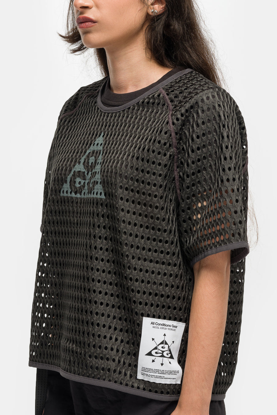 Nike ACG Women's Radical AirFlow Dri-FIT Short-Sleeve Trail Running Top in Anthracite/Cool Grey - Notre