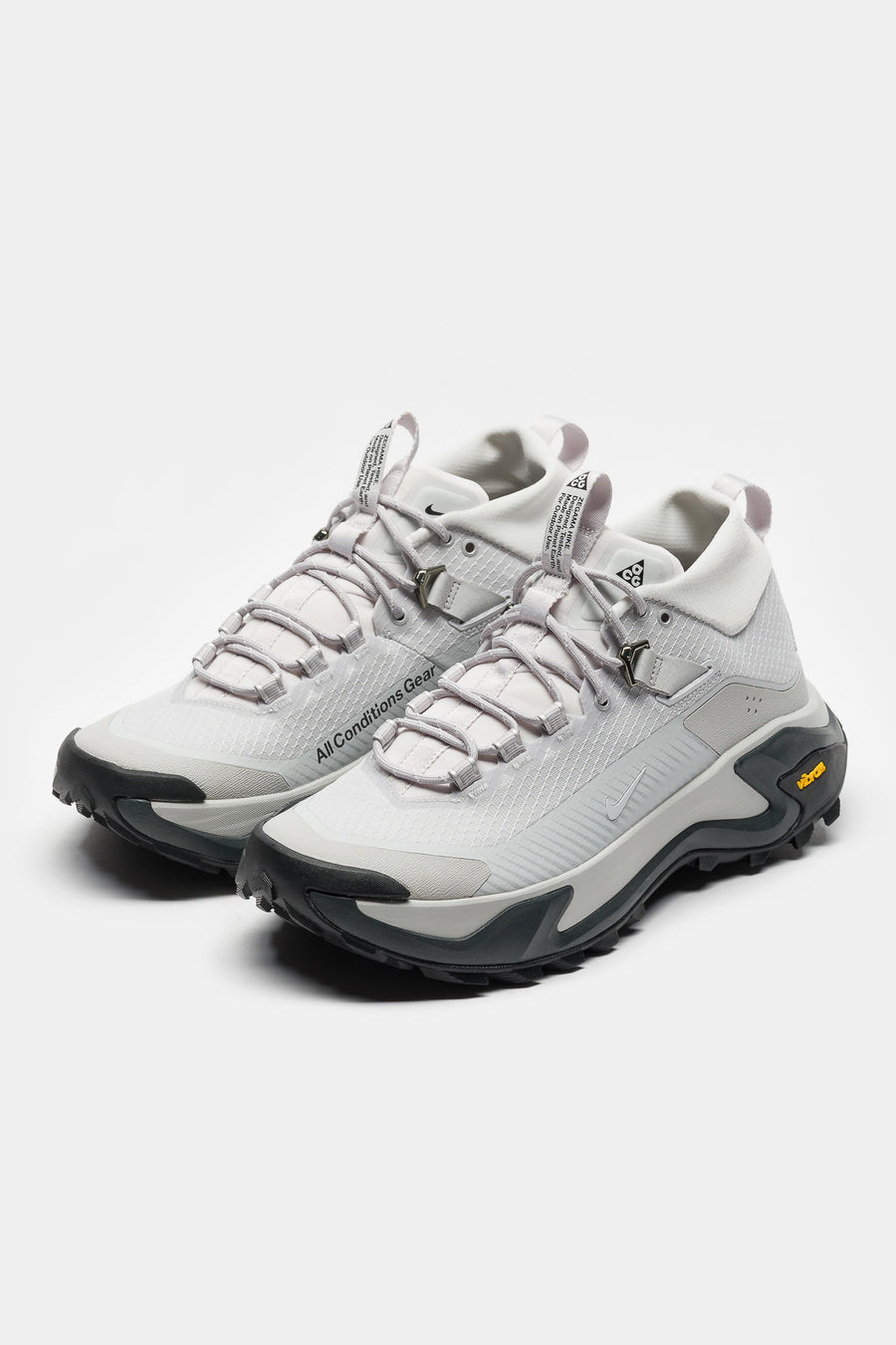 Nike ACG Zegama Hike Sneaker in Photon Dust/Grey Fog - Notre