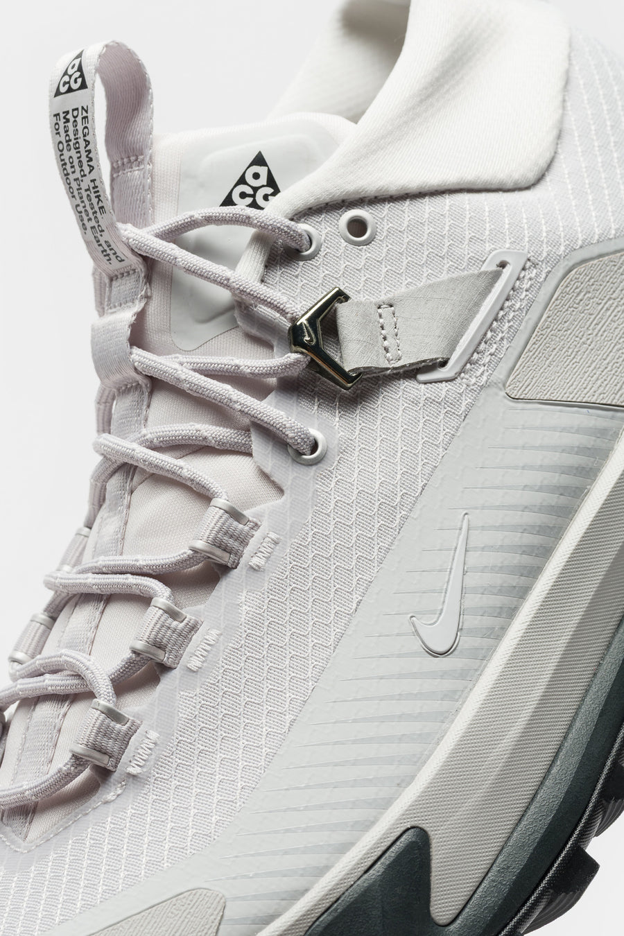 Nike ACG Zegama Hike Sneaker in Photon Dust/Grey Fog - Notre