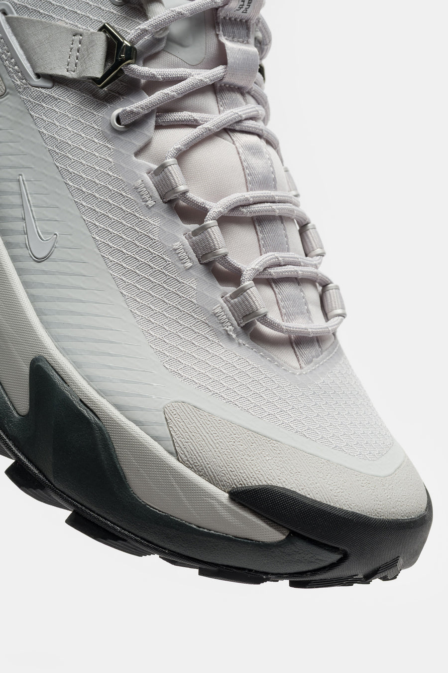 Nike ACG Zegama Hike Sneaker in Photon Dust/Grey Fog - Notre