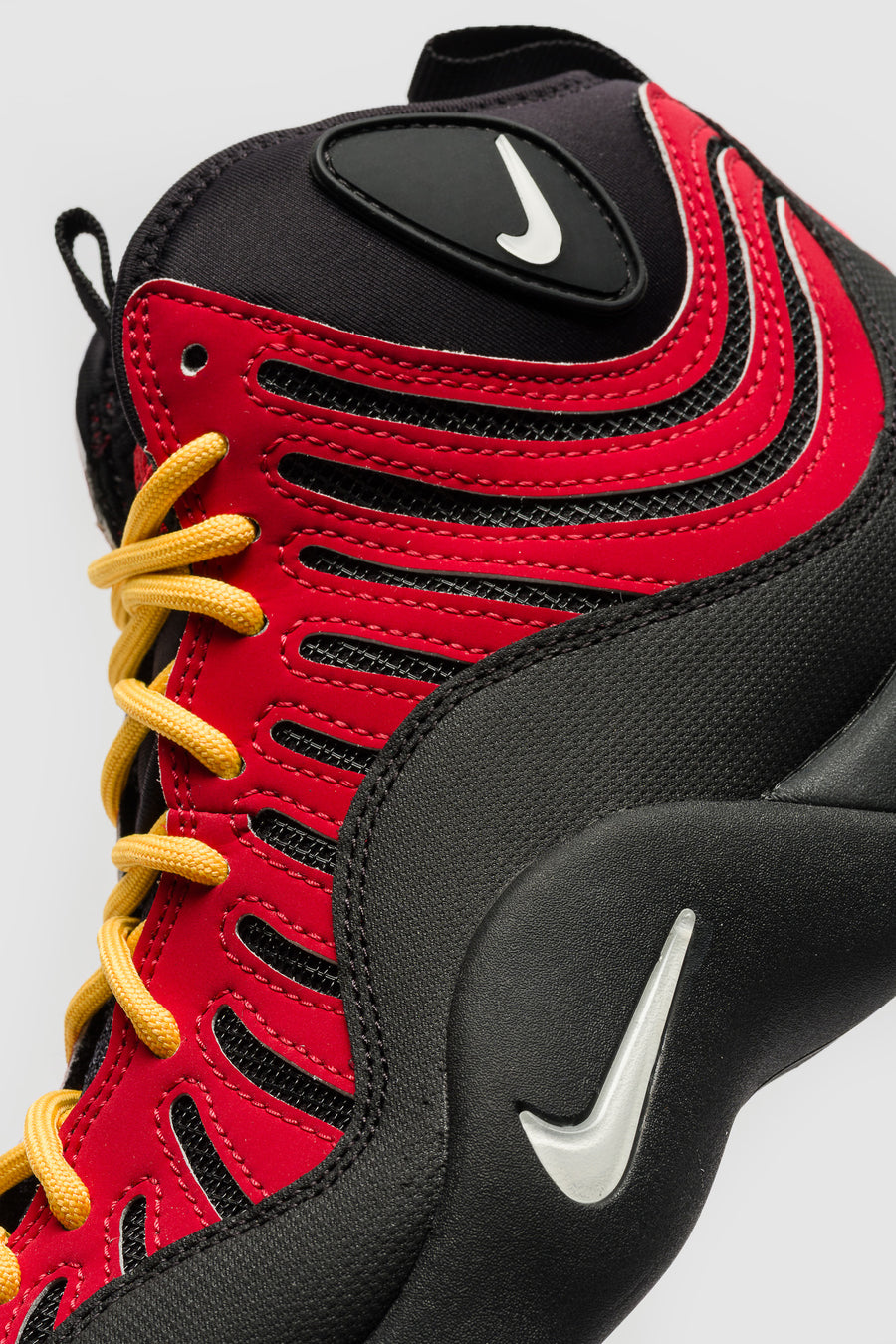 Air Bakin High SP Sneaker in Varsity Red/White/Varsity Maize/Black