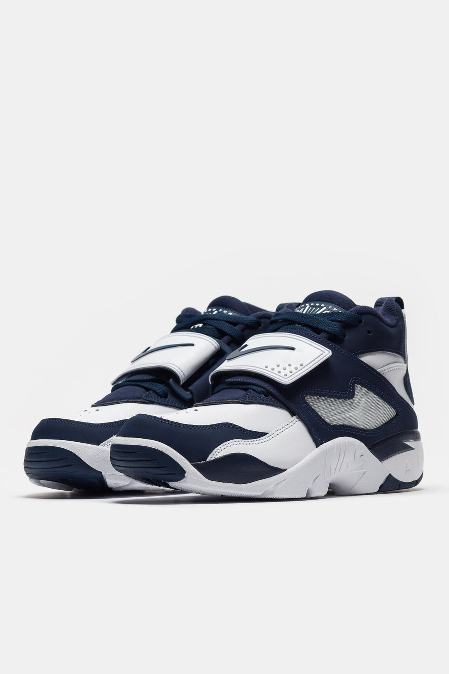 Air Diamond Turf Sneaker in White/College Navy/Metallic Silver